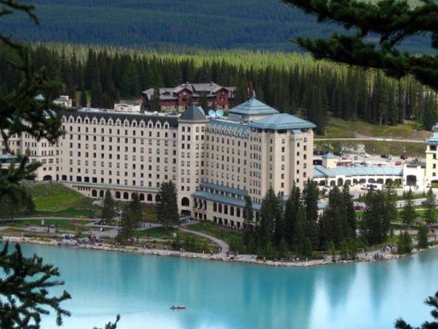 Fairmont Chateau Lake Louise (view from trail)