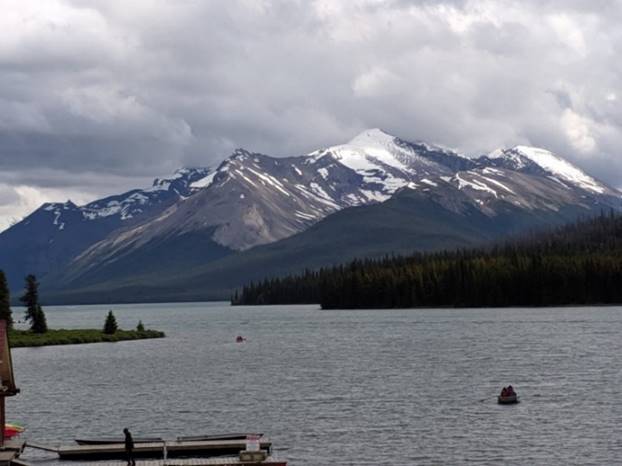 Maligne Lake (view from shoreline)